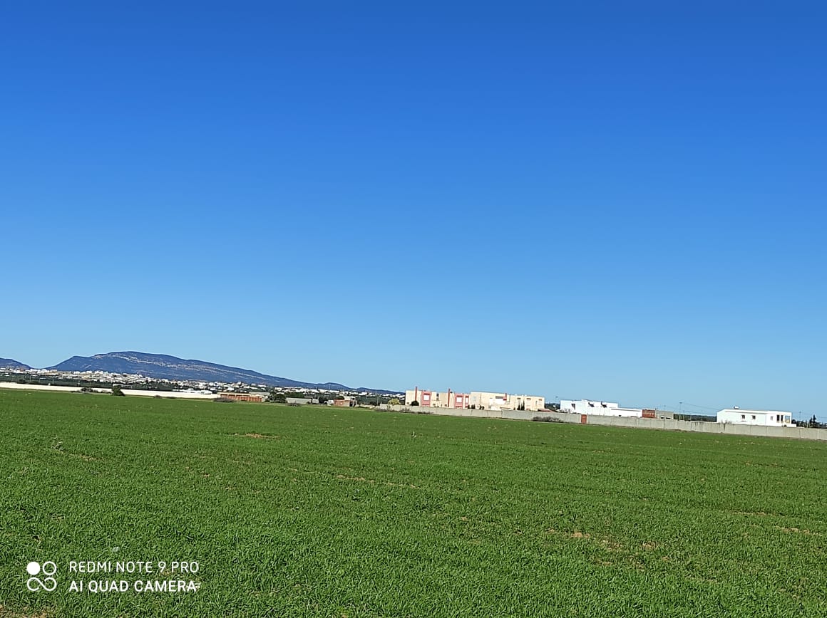 قطعة أرض 1 كم على الحمامات