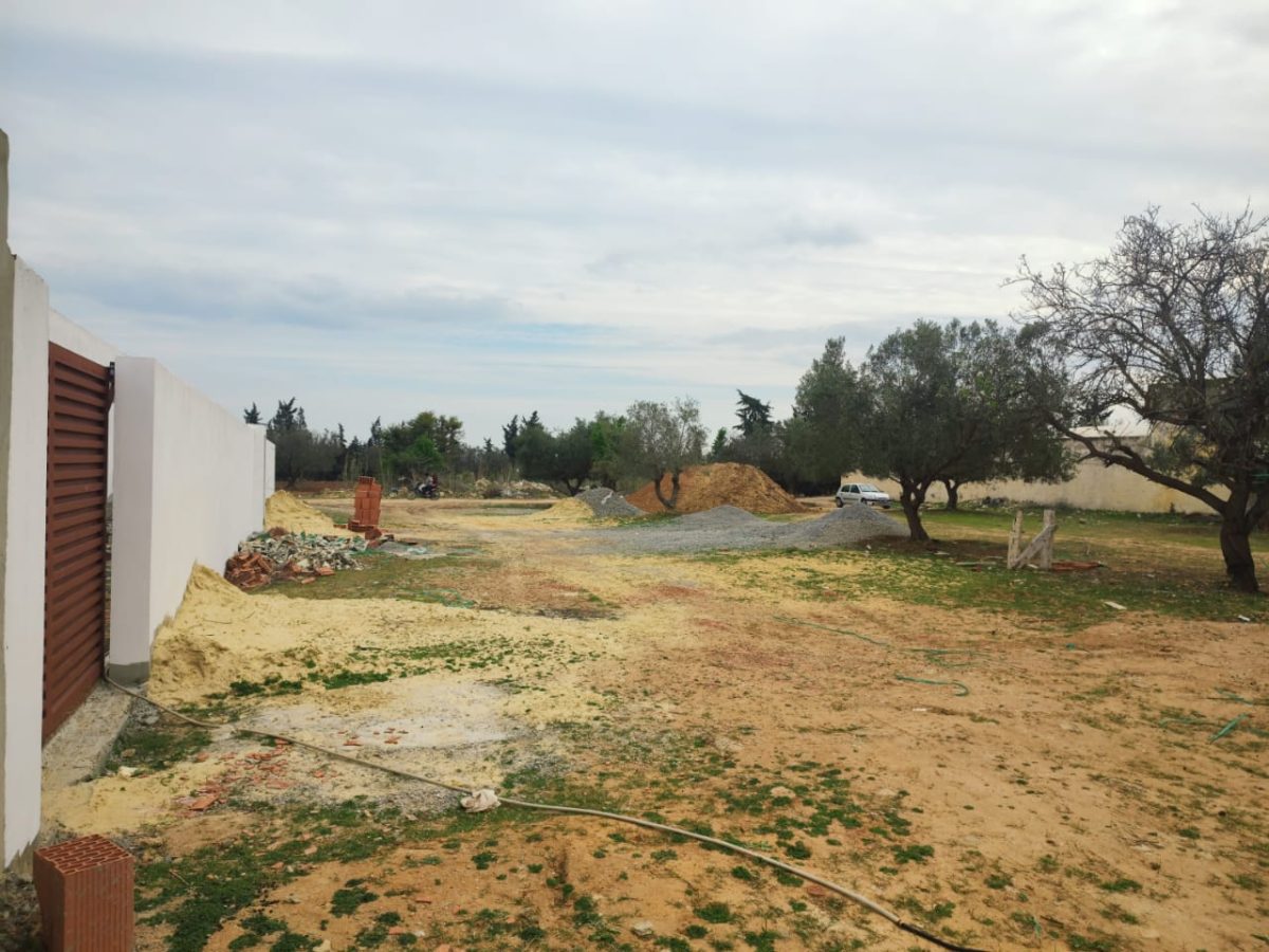 Terrain clôturé à vendre à Hammamet