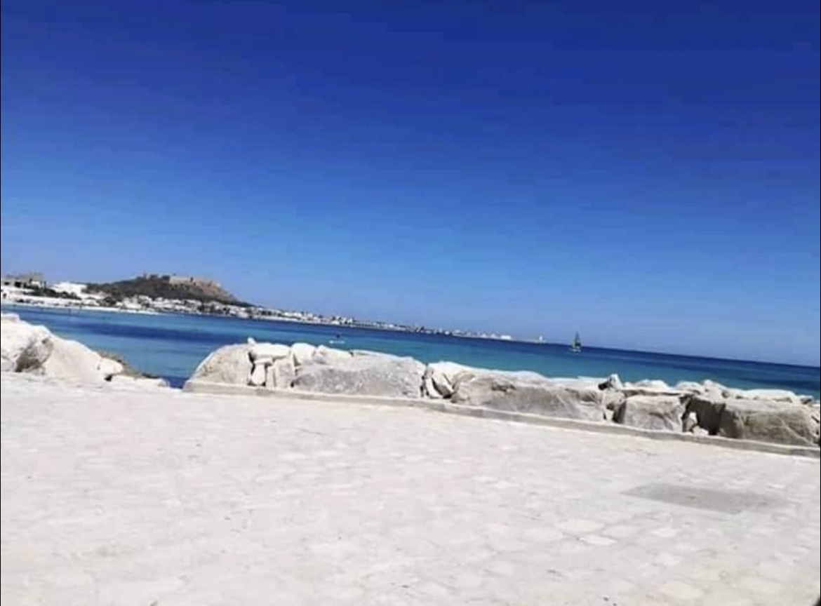 Maison chaleureuses  pieds dans l’eau à Kelibia