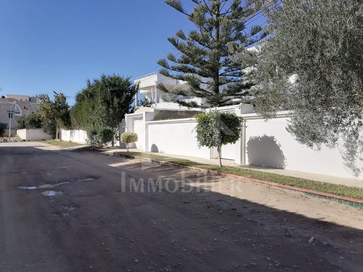 Superbe terrain de 429 m² à vendre en face l&rsquo;Hôtel Nahrawess 51355351