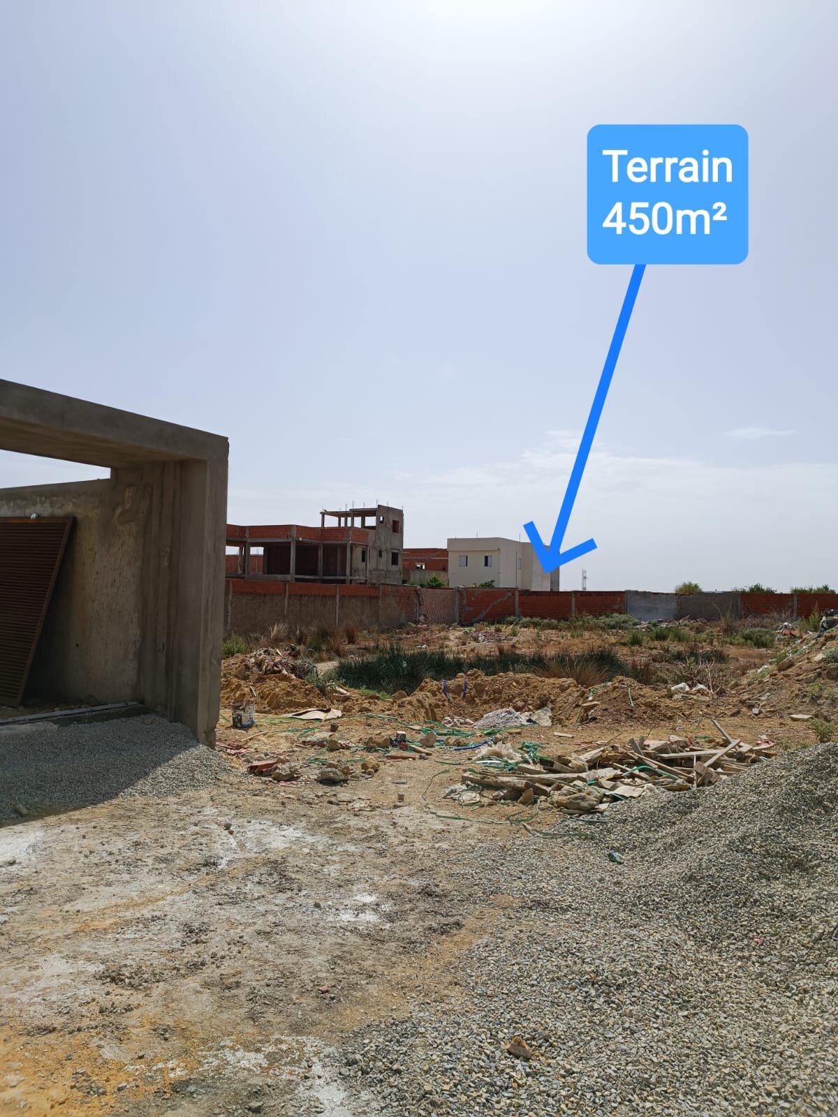Terrain Nu à Dar Fadhal