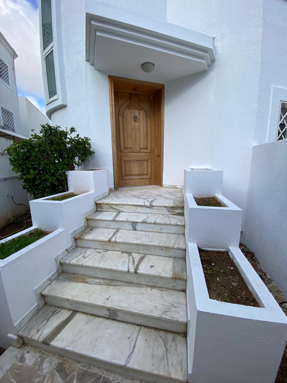 Location étage de villa avec sous sol