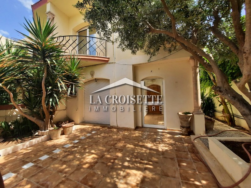 Un duplex S+3 avec jardin et piscine a La Marsa Réf MDL0577