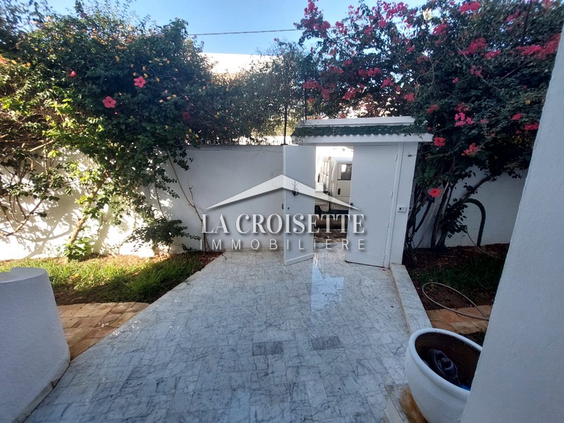 une villa S+6  Avec Piscine à Gammarth  MVV0168