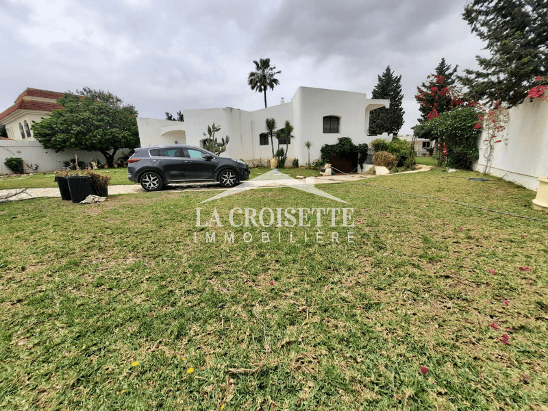 Villa S+5 Avec Piscine à La Soukra  MVV0292