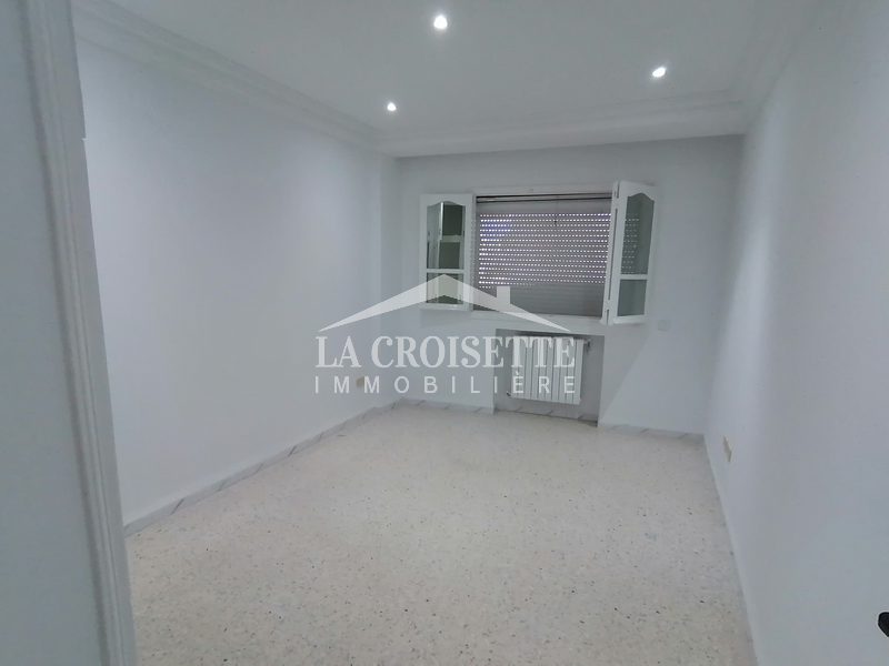 Etage De Villa S+4 Pour Un Usage Bureautique ZBL0354