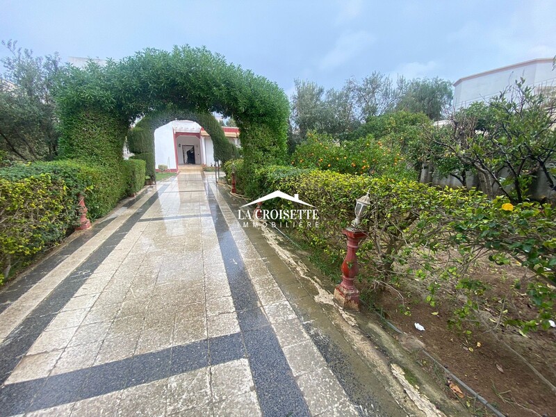 Villa S+6 à La Marsa MVV0342