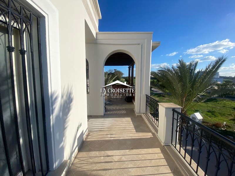 Triplex S+5 avec jardin à La Marsa MTRL0083