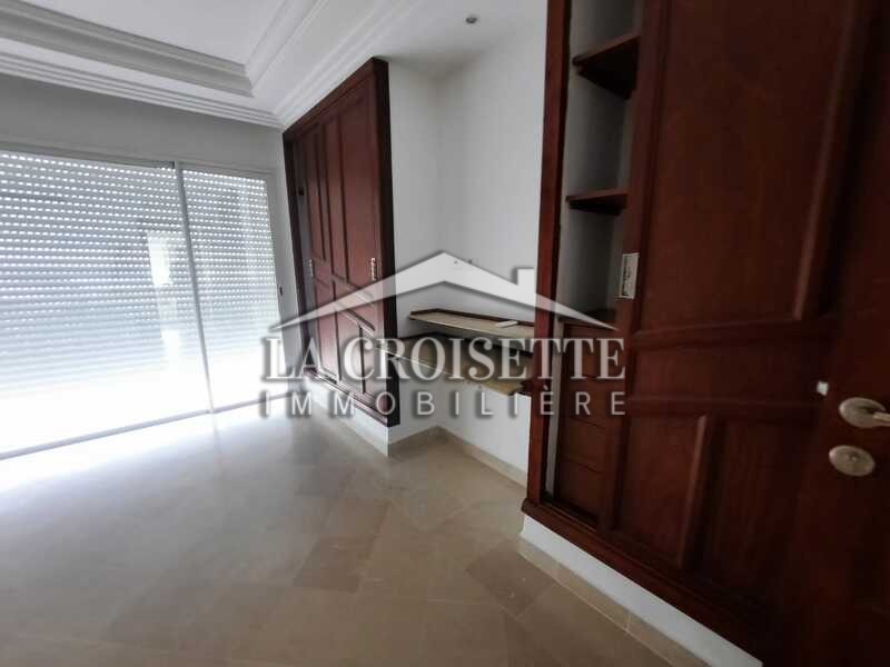 Villa S+4 av ec piscine à Gammarth  MDL0280