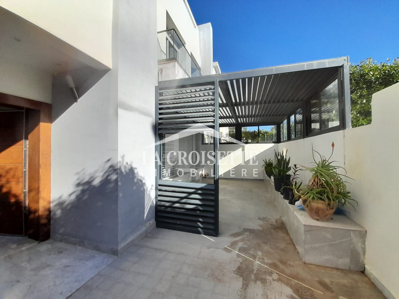 Duplex S+4 avec jardin et piscine à La Soukra  MDL0579