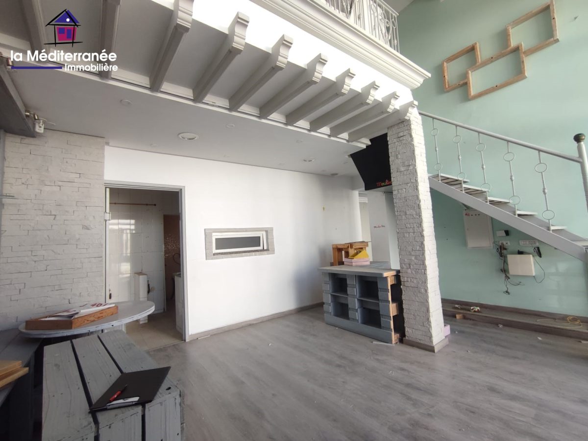 Local commercial avec mezzanine aux berges du lac2