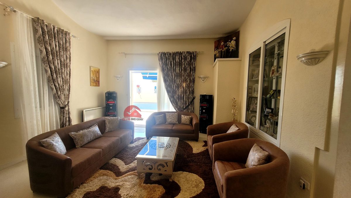 GRANDE MAISON À VENDRE EN ZONE TOURISTIQUE DJERBA – RÉF V590
