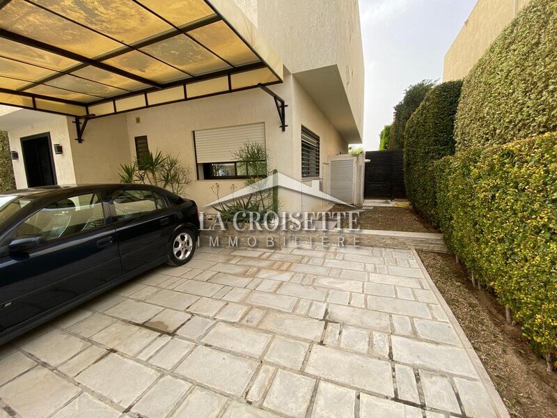 Villa S+3 avec piscine et studio indépendant à La Soukra MVV0278