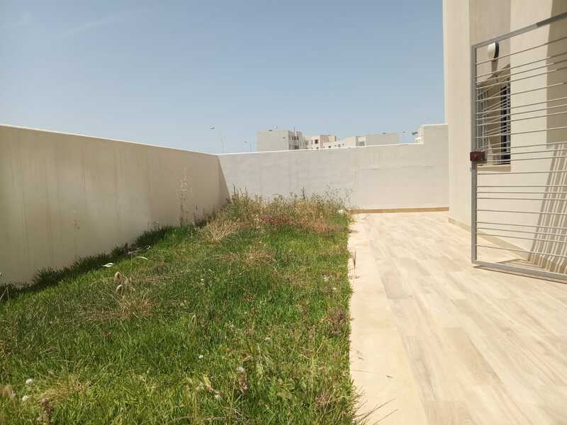 Appartement S+2 avec jardin aux Jardins de Carthage ZAL1009