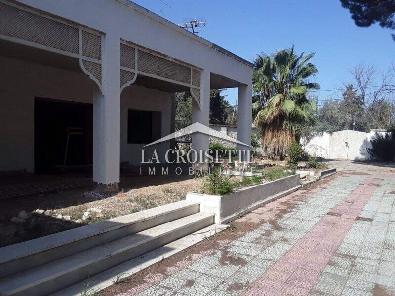 Villa plain-pied S+3 avec piscine à La Soukra MVV0184