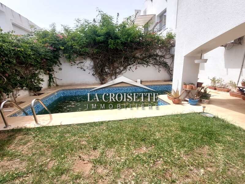Duplex S+4 avec jardin et piscine à Gammarth MDL0614