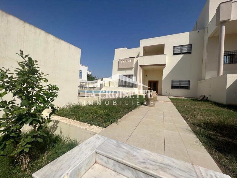Villa S+5 avec piscine à La Marsa ZVL1394