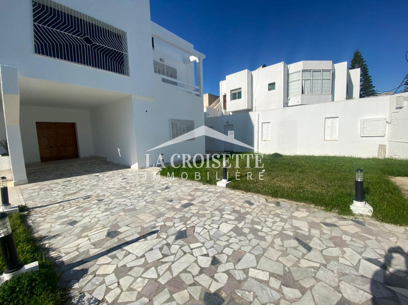 Villa S+9 avec piscine à La Soukra MVL1480
