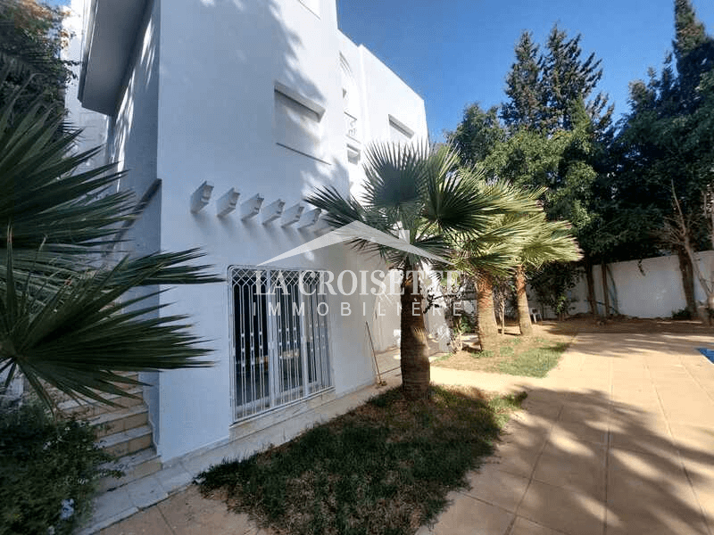 Villa S+5 avec piscine à Gammarth MVL0842