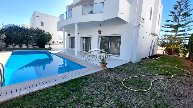 Villa S+5 avec piscine aux Berges du Lac2 MVL1383