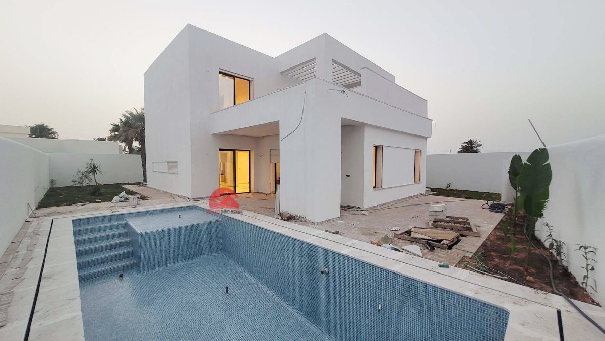 VILLA NEUVE À LA ZONE TOURISTIQUE MEZRAYA – RÉF V640