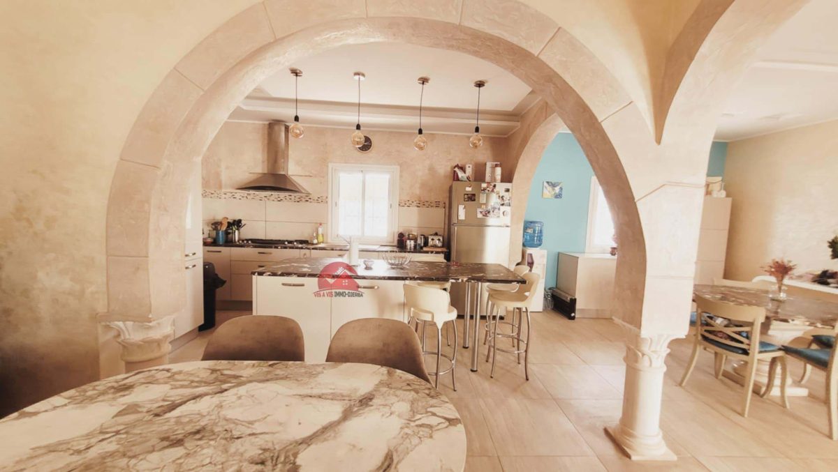 VILLA AVEC PISCINE À DJERBA AGHIR – RÉF V681