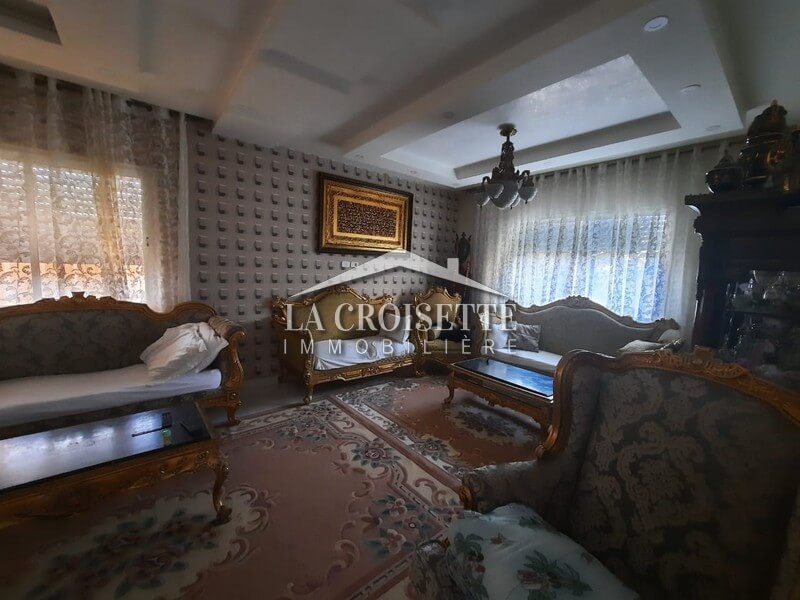 Villa S+7 avec deux appartements a la marsa MVV0077