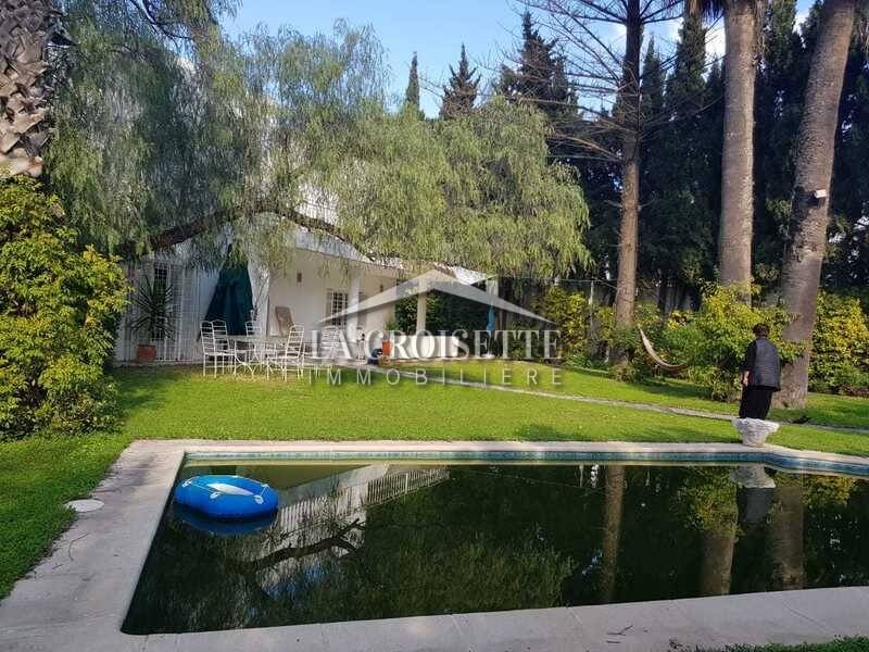 Villa S+3 avec piscine à Gammarth MVL0258