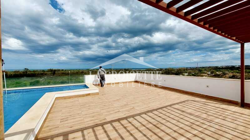 Villa S+6 avec piscine à Gammarth  MVV0386