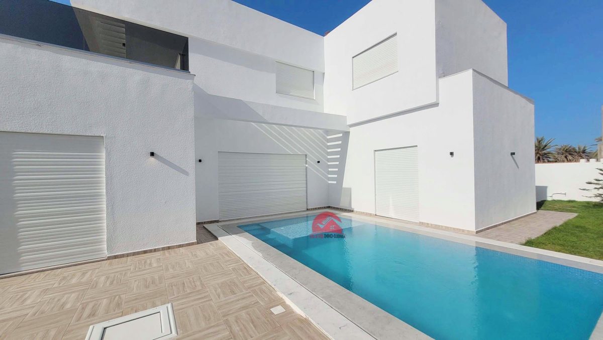 VILLA AVEC PISCINE À MEZRAYA DJERBA ZA – RÉF V620