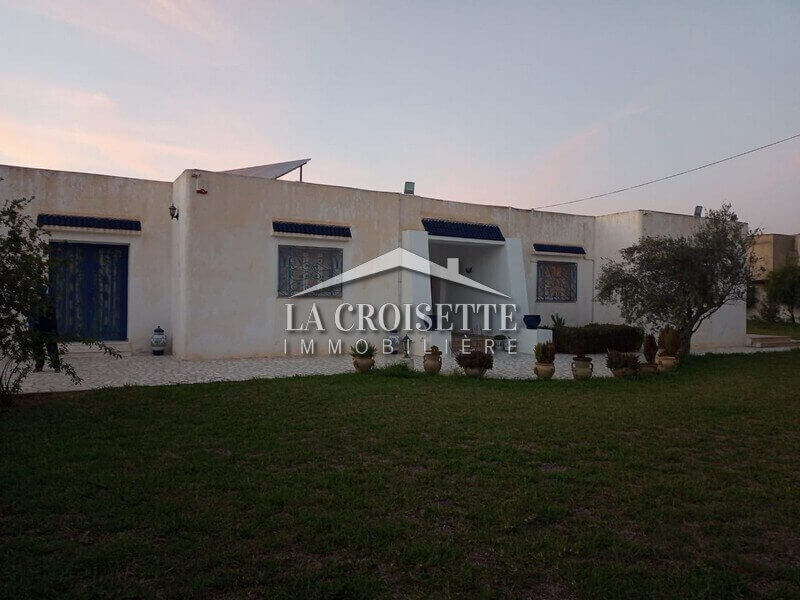 Villa plain pied S+4 à La Soukra MVV0241