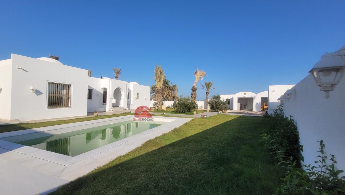 GRANDE MAISON SUR MEZRAYA DJERBA ZA – RÉF V693