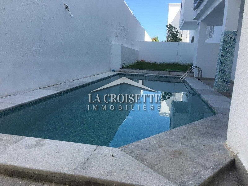 Duplex S+4 avec jardin et piscine à La Marsa MDL0008