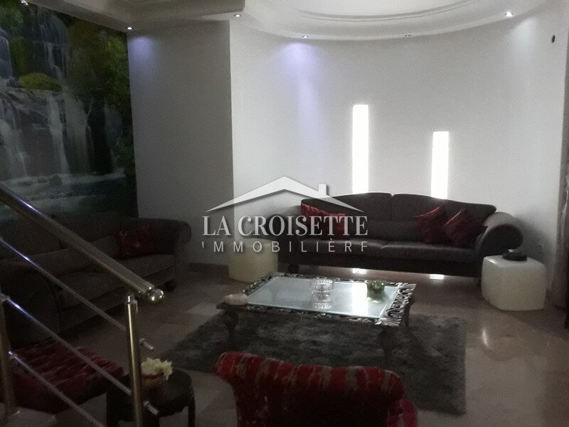 Triplex S+5 avec jardin à Gammarth village ZTRL0046