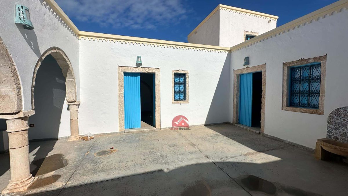 HOUCH TYPIQUE DJERBIEN HOUMT SOUK – RÉF H698