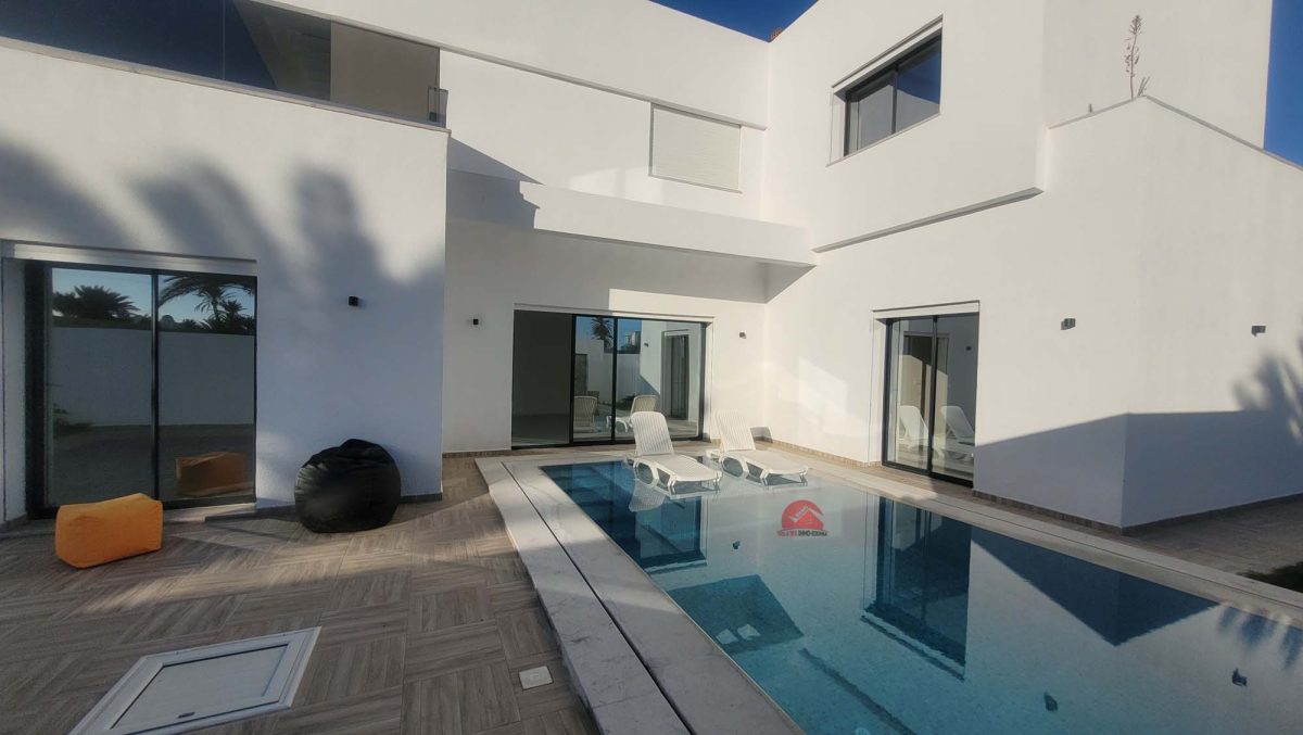 VILLA AVEC PISCINE À MEZRAYA DJERBA ZA – RÉF V620