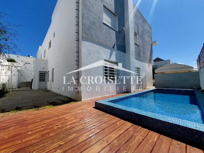 Duplex S+5 avec piscine à La Marsa MDL0656