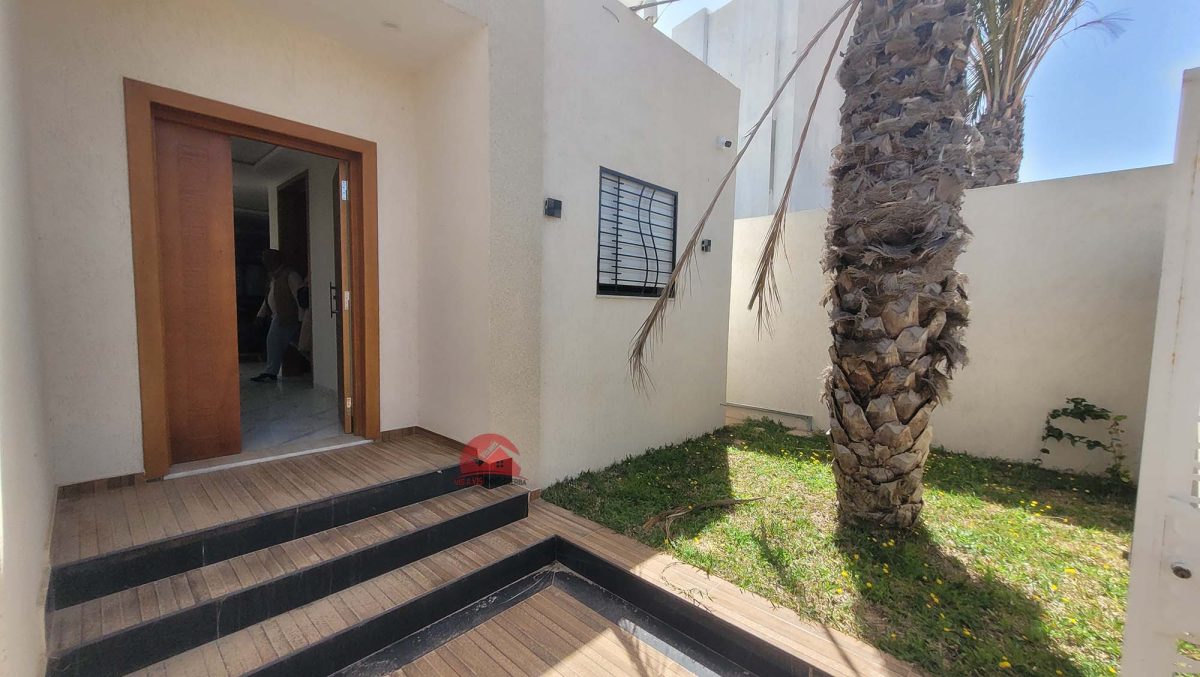 VILLA MEUBLÉE À VENDRE EN ZONE TOURISTIQUE DJERBA ZT – RÉF V701