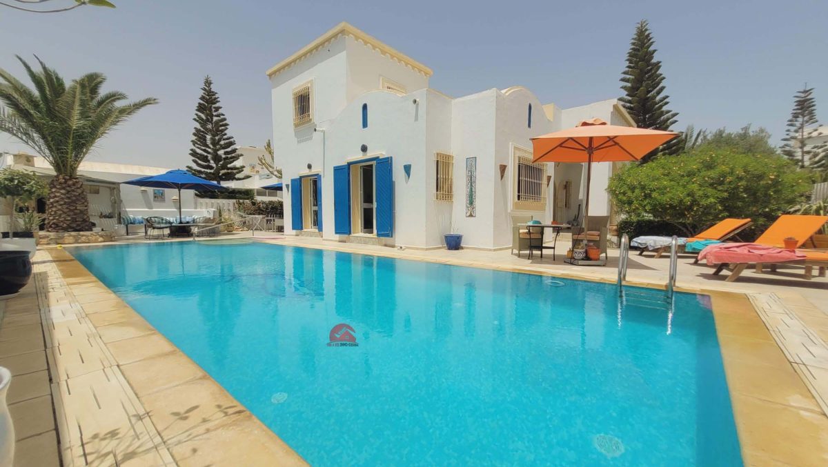 BELLE VILLA AVEC PISCINE PRIVÉE  EN ZONE TOURISTIQUE DJERBA