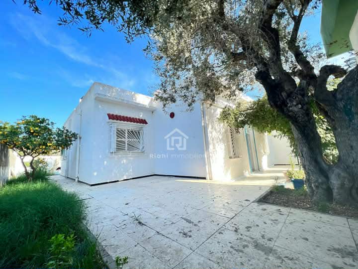 A louer  Mégrine coteaux Type : Villa S+2 avec jardin