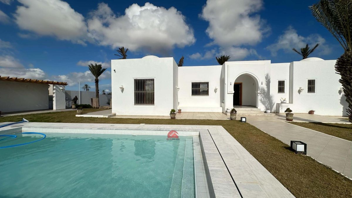GRANDE MAISON À VENDRE SUR MEZRAYA DJERBA ZA – RÉF V693