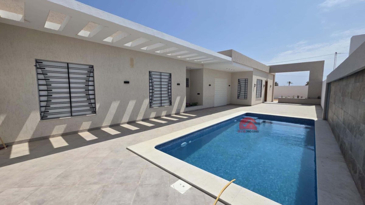 VILLA DE PLAIN-PIED AVEC PISCINE À HOUMT SOUK DJERBA ZA – RÉF V705