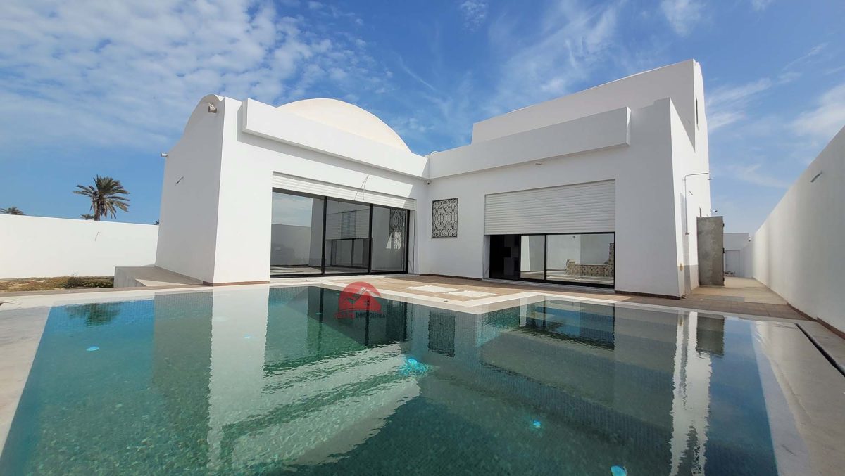 A VENDRE À DJERBA MIDOUN – VILLA AVEC PISCINE ZU – RÉF V683