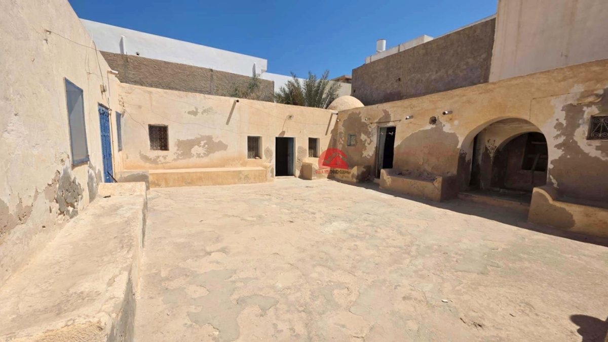 HOUCH DJERBIEN À VENDRE À HOUMT SOUK DJERBA ZU – RÉF H721
