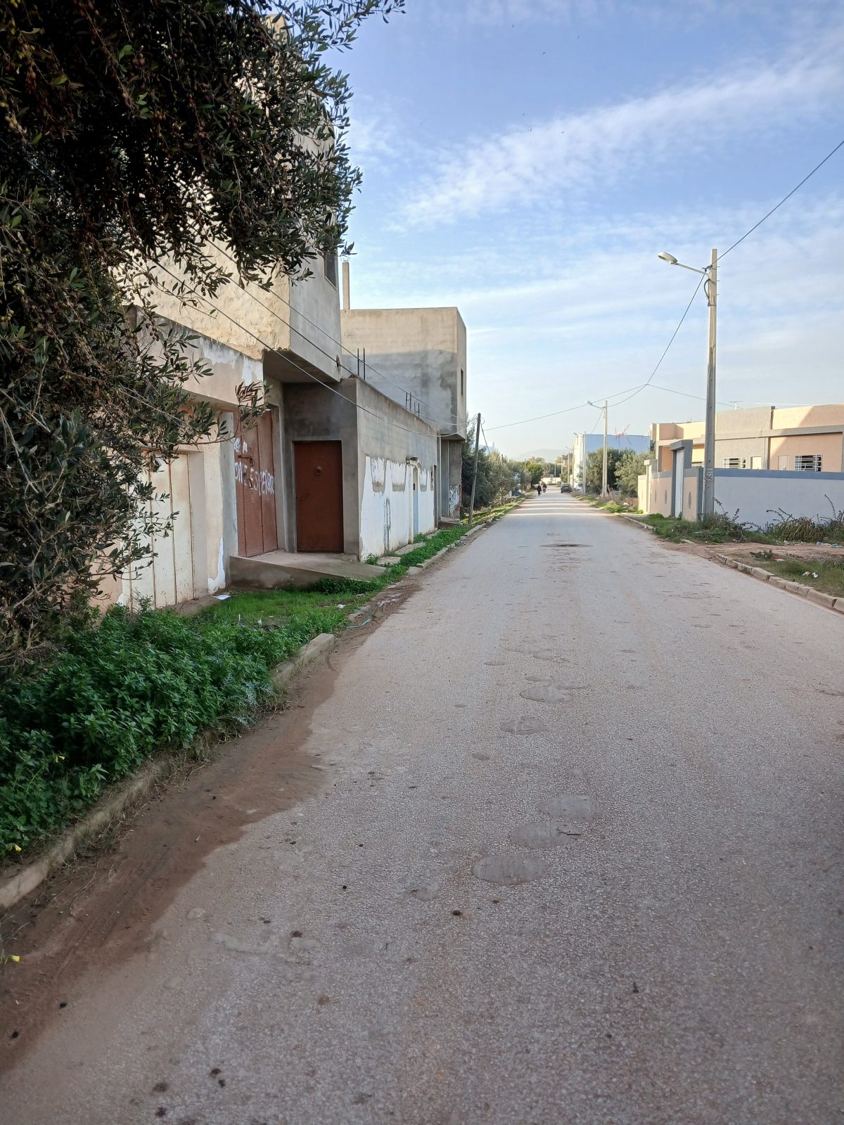 ارض في قلب منارة الحمامات ( براكة  الساحل 🥰