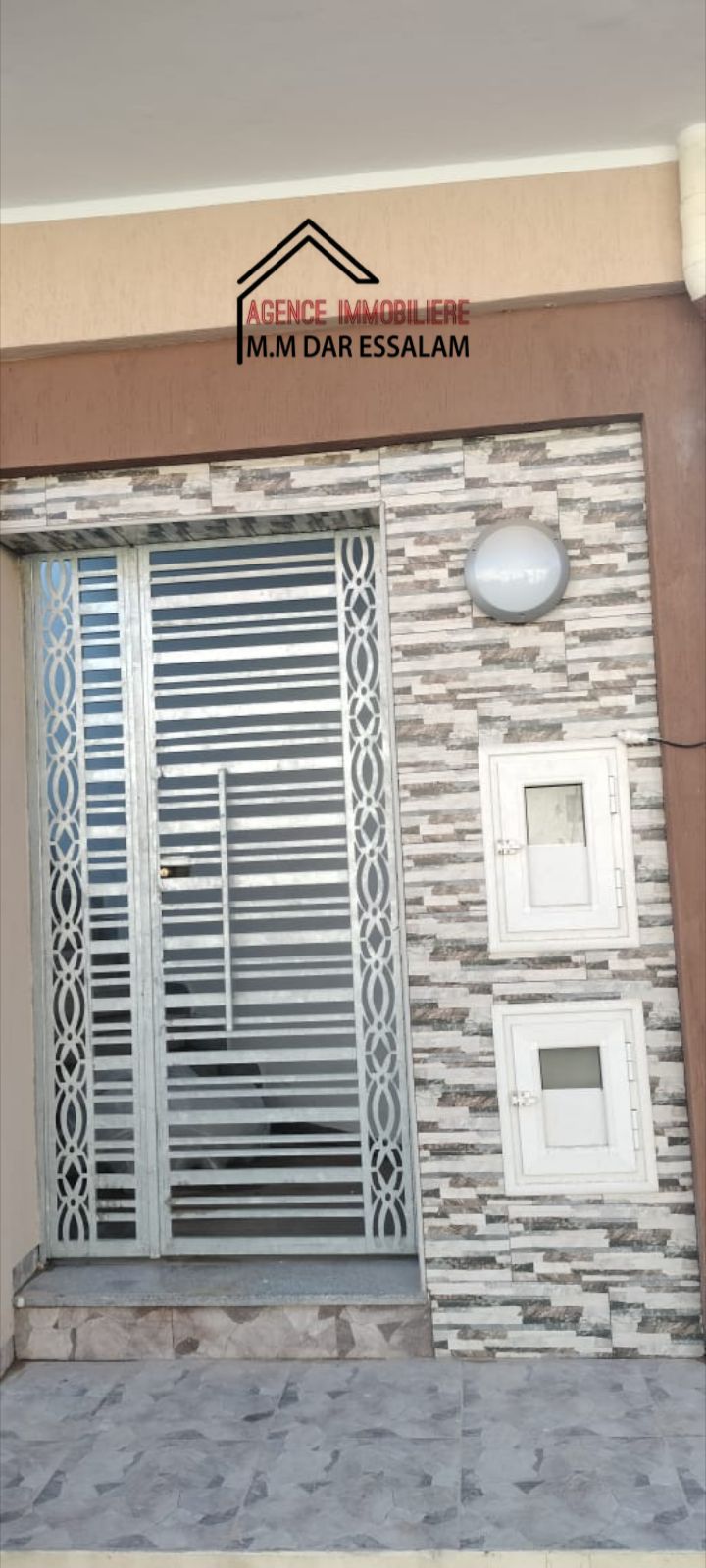 maison indépendante avec un garage à kélibia