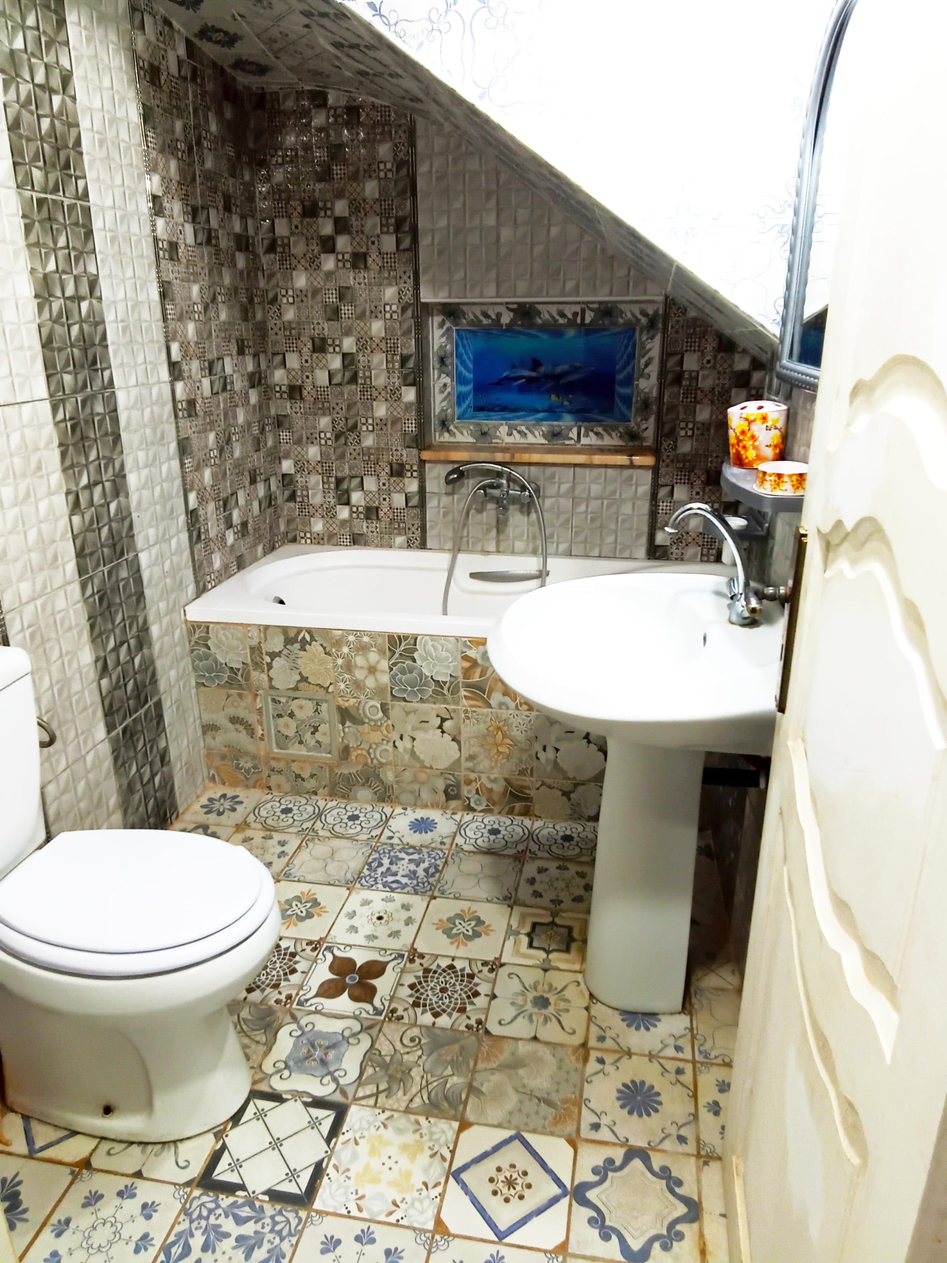 4- Bathroom - Winsome House 1 -