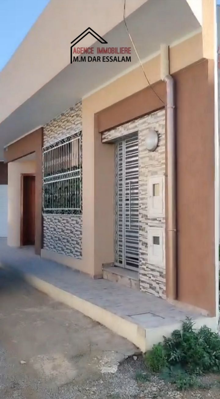 maison indépendante avec un garage à kélibia