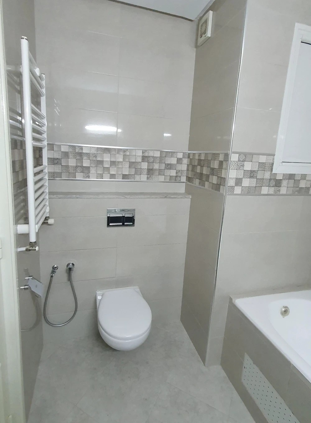 Bel appartement S + 2, 96 m² avec balcon – Aïn Zaghouan Nord